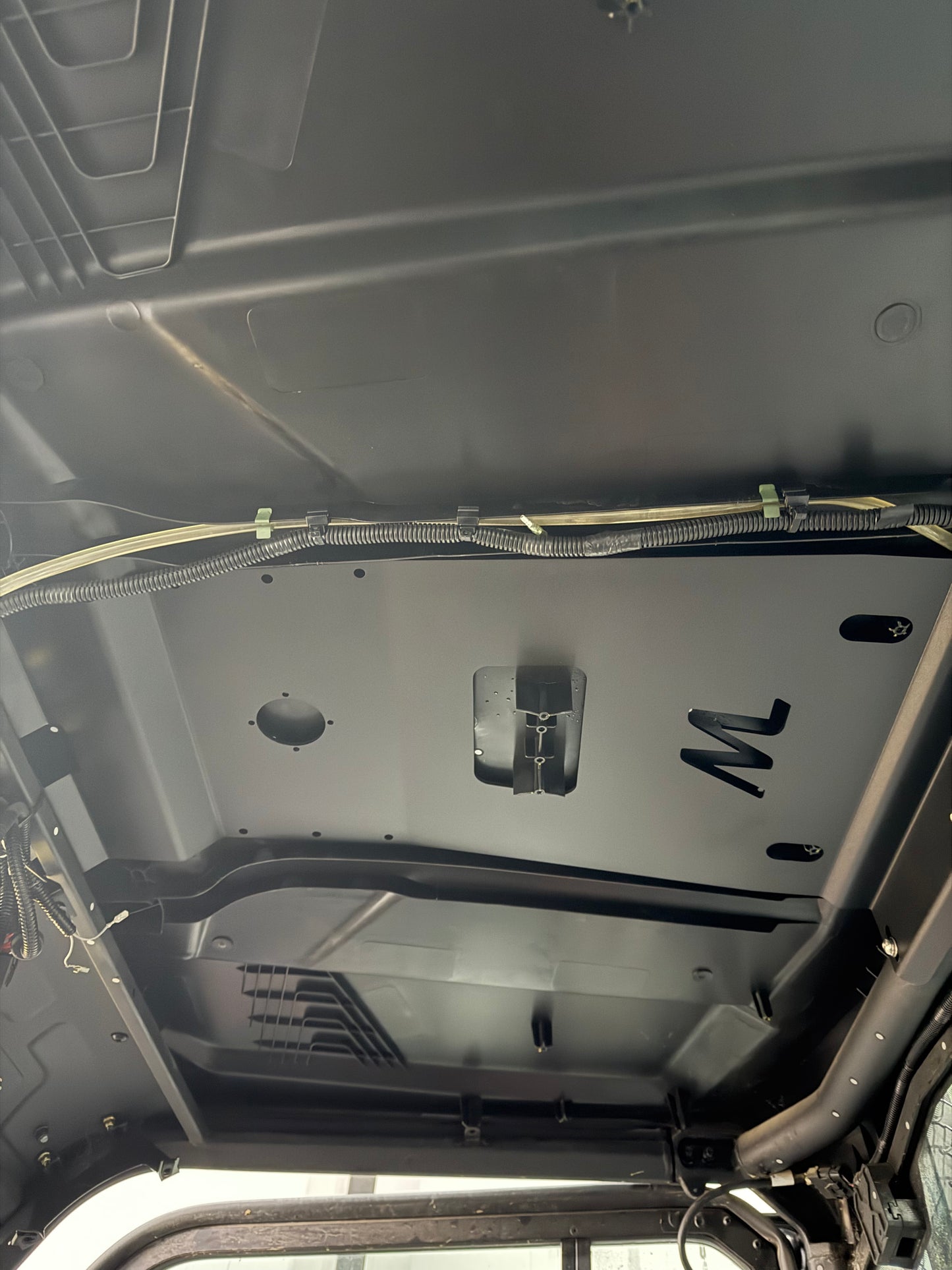 CANAM DEFENDER HD10 - Spotlight Roof Plate