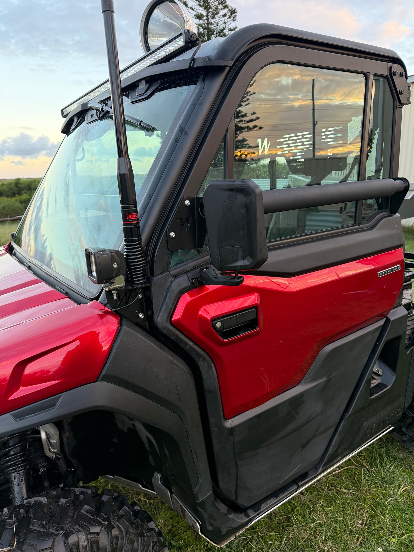 CFMOTO U10 Pro Highlander - UHF / Spotlight Mount